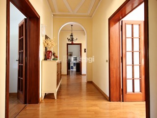 Appartamento in Vendita a Lucca, zona Ovest, 260'000&euro;, 130 m², con Box