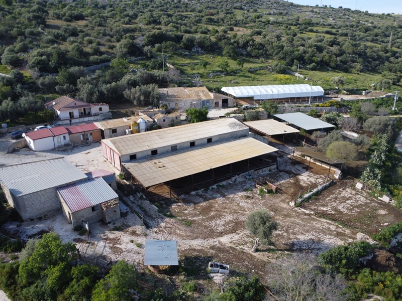 Appartamento in Vendita a Ragusa, zona CAMPAGNA, 500'000&euro;, 1000 m², con Box