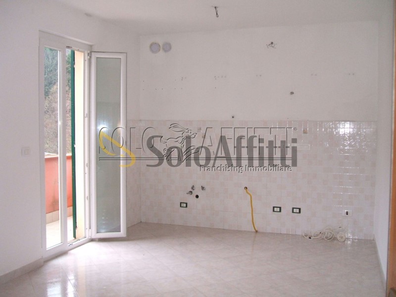 Trilocale in Affitto a Borzonasca, 400&euro;, 75 m²