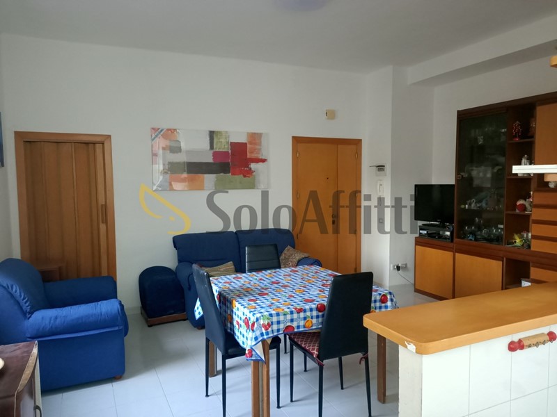 Trilocale in Affitto a Falconara Marittima, zona Centro, 460&euro;, 70 m²