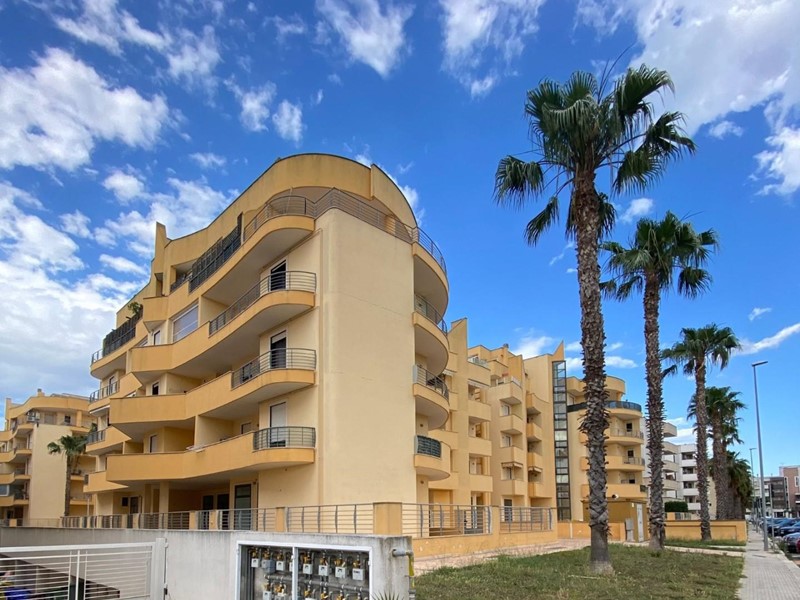 Quadrilocale in Vendita a Lecce, 170'000&euro;, 90 m², con Box