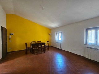 Trilocale in Vendita a Vicopisano, zona San Giovanni Alla Vena, 108'000&euro;, 69 m²