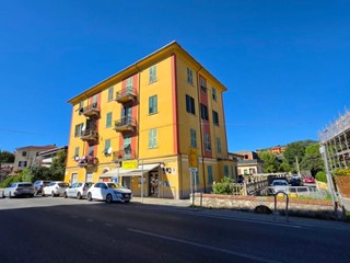 Appartamento in Vendita a La Spezia, zona Limone, 120'000&euro;, 112 m²