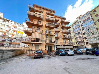 Quadrilocale in Vendita a Palermo, 179'000&euro;, 111 m²