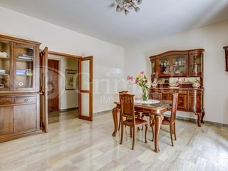Trilocale in Vendita a Roma, 369&euro;, 130 m²