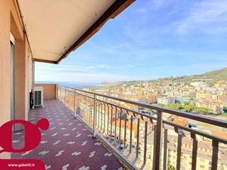 Appartamento in Vendita a Imperia, 500'000&euro;, 141 m²