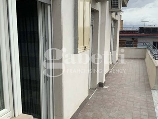 Trilocale in Affitto a Napoli, 1'600&euro;, 75 m², arredato