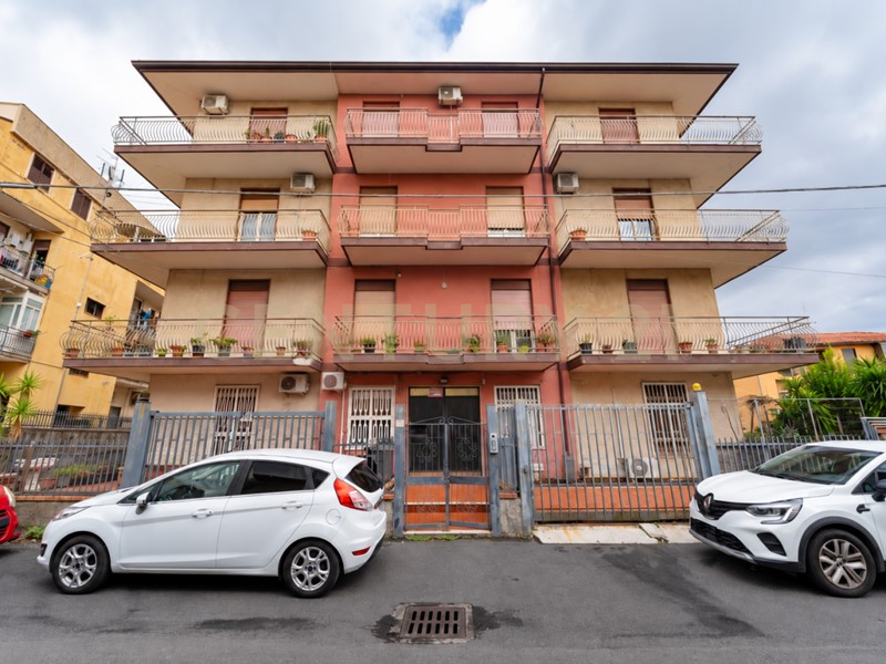 Appartamento in Vendita a Tremestieri Etneo, 89'000&euro;, 100 m²