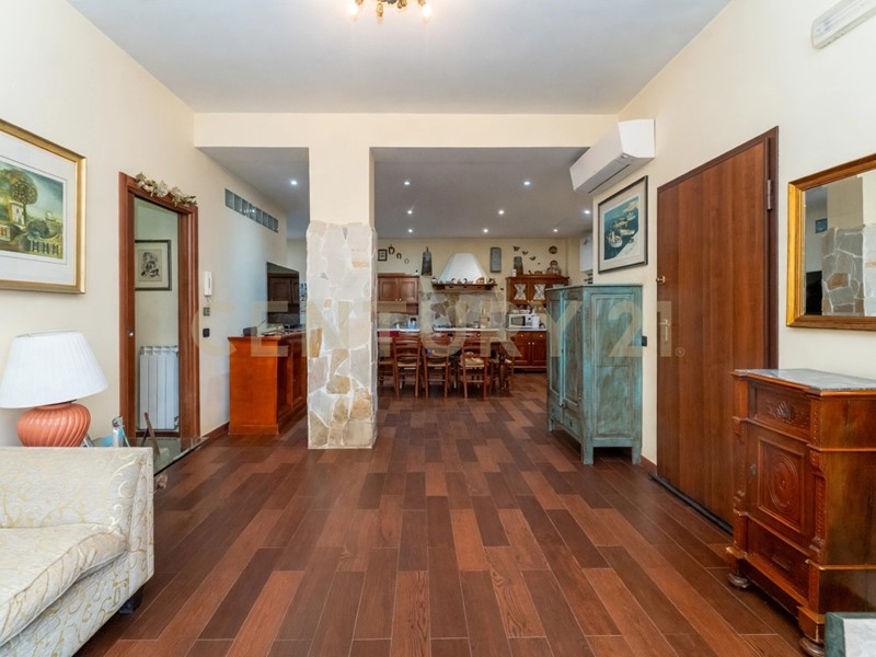 Appartamento in Vendita a Catania, 89'000&euro;, 154 m²