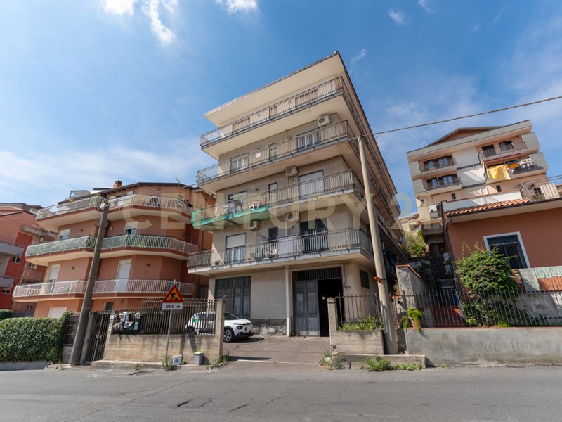 Appartamento in Vendita a Motta Sant'Anastasia, 109'000&euro;, 120 m², con Box