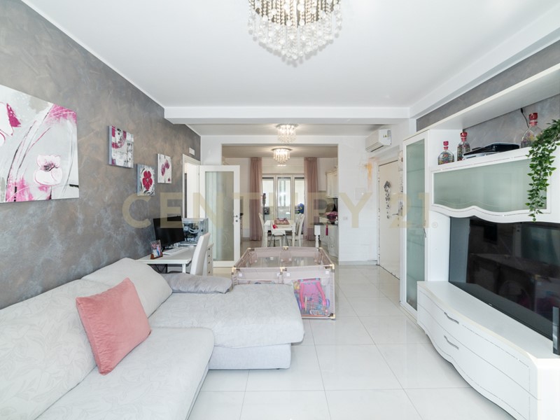 Quadrilocale in Vendita a Motta Sant'Anastasia, 145'000&euro;, 122 m², con Box