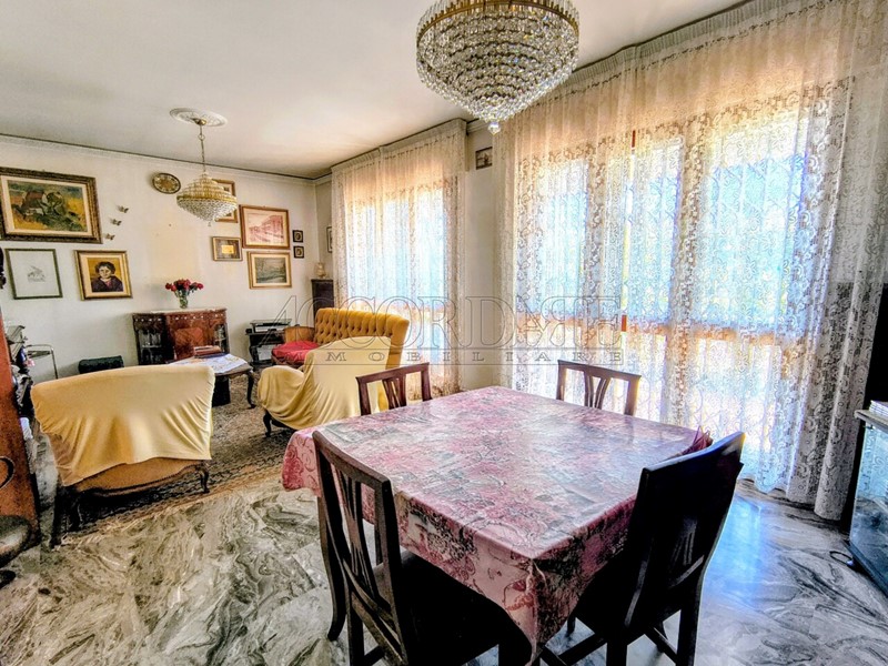 Appartamento in Vendita a Padova, zona San Antonino, 250'000&euro;, 170 m², con Box