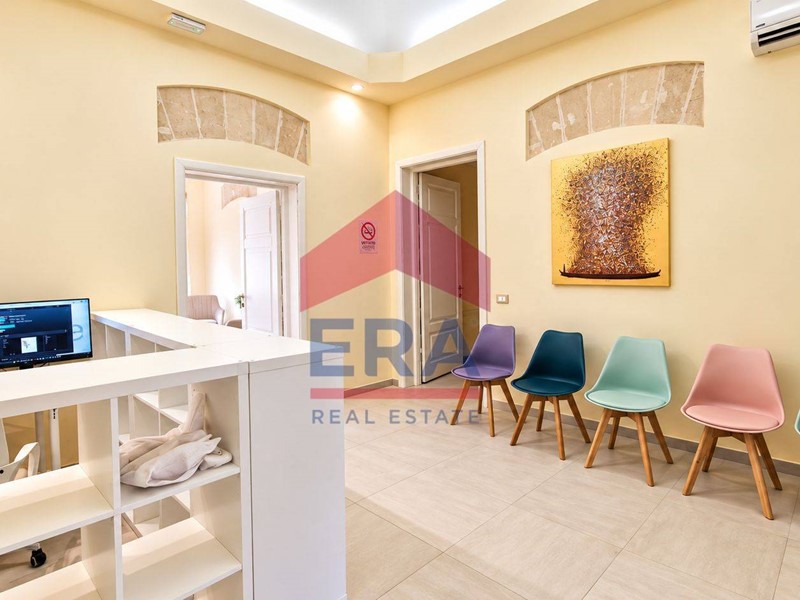 Appartamento in Vendita a Trapani, 300'000&euro;, 230 m²