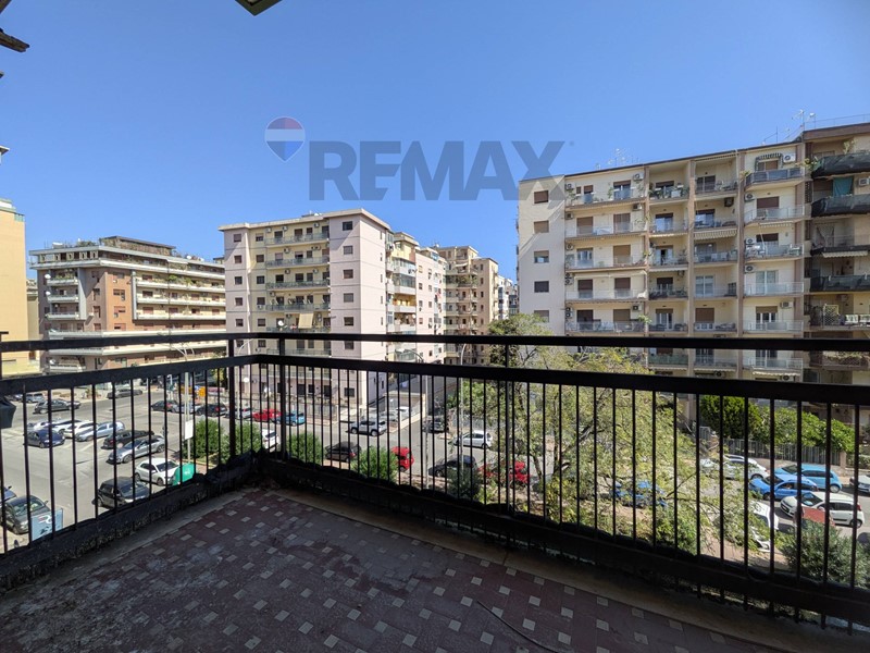 Appartamento in Vendita a Palermo, 329'000&euro;, 236 m²
