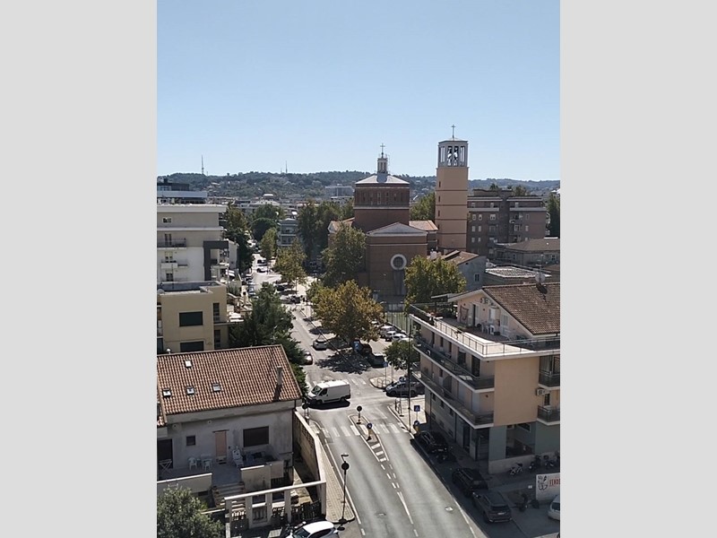 Quadrilocale in Vendita a Pescara, 450'000&euro;, 160 m²