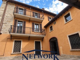 Appartamento in Vendita a Lonato del Garda, 360'000&euro;, 400 m²