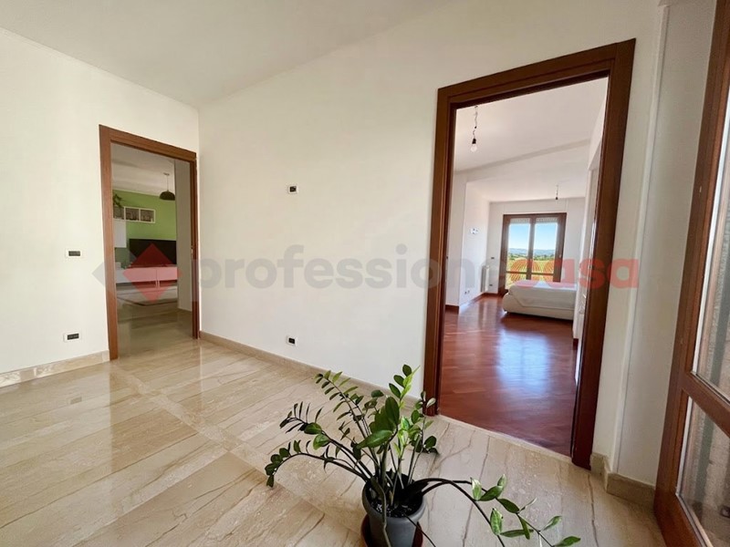 Trilocale in Vendita a Guidonia Montecelio, 229'000&euro;, 120 m², con Box