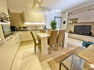 Trilocale in Vendita a Prato, 275'000&euro;, 74 m², con Box