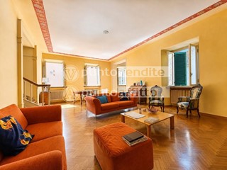 Appartamento in Vendita a Lucca, 850'000&euro;, 250 m²