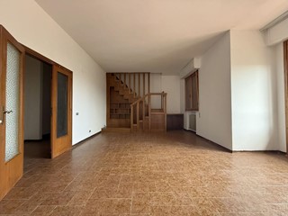 Appartamento in Affitto a Siena, 900&euro;, 140 m², arredato