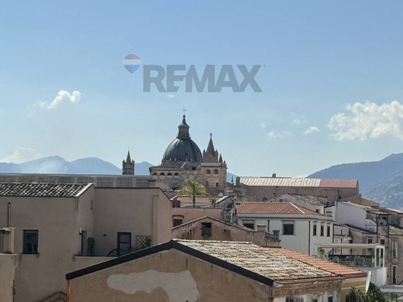Appartamento in Vendita a Palermo, 225'000&euro;, 165 m²