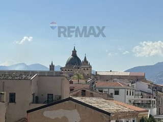 Appartamento in Vendita a Palermo, 225'000&euro;, 165 m²
