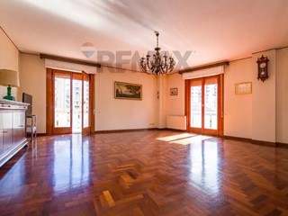 Appartamento in Vendita a Palermo, 250'000&euro;, 147 m²