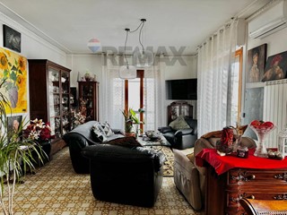 Appartamento in Vendita a Montevarchi, 99'700&euro;, 149 m²