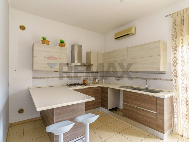 Trilocale in Vendita a Catania, 127'000&euro;, 118 m²