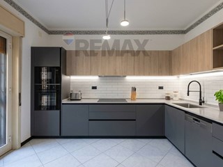Appartamento in Vendita a Catania, 149'000&euro;, 140 m²