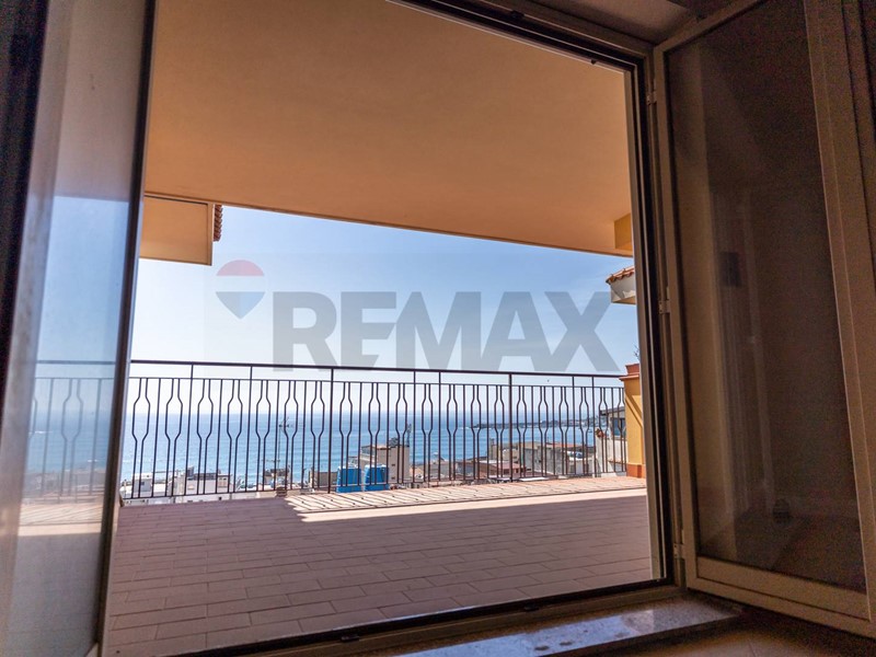 Trilocale in Vendita a Giardini Naxos, 245'000&euro;, 85 m²