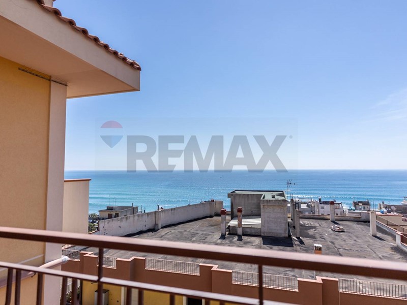 Quadrilocale in Vendita a Giardini Naxos, 265'000&euro;, 115 m²
