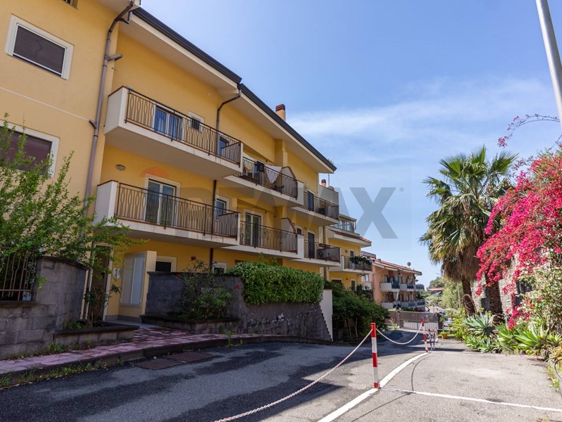 Quadrilocale in Vendita a Giardini Naxos, 850'000&euro;, 383 m²