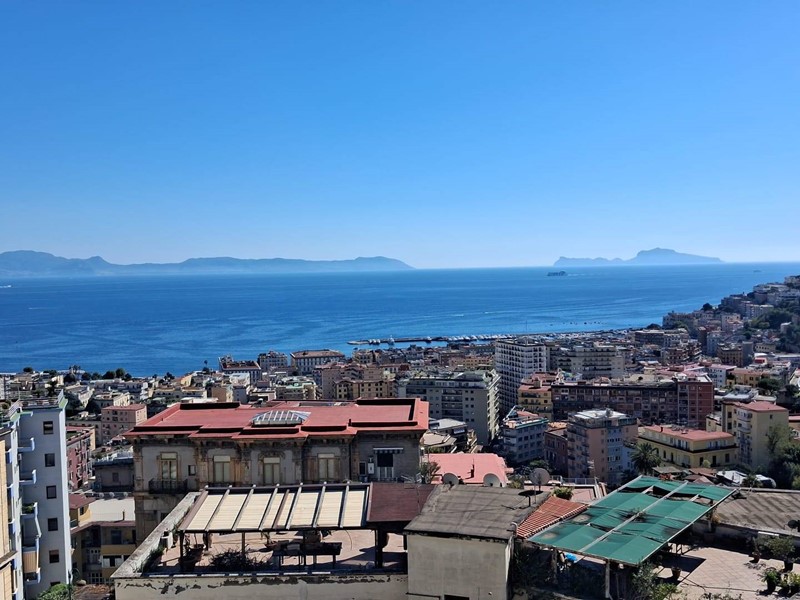 Appartamento in Affitto a Napoli, 2'000&euro;, 100 m²