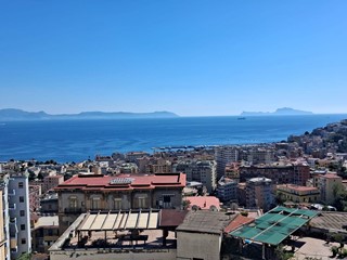 Appartamento in Affitto a Napoli, 2'000&euro;, 100 m²