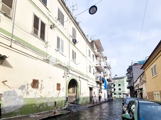 Bilocale in Vendita a Napoli, 80'000&euro;, 70 m²