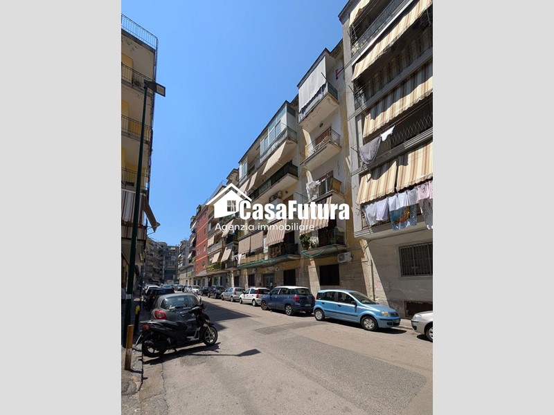 Bilocale in Vendita a Napoli, 95'000&euro;, 65 m²
