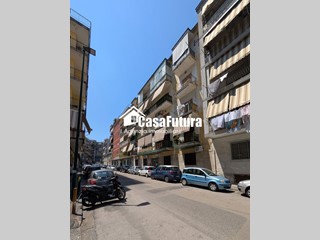 Bilocale in Vendita a Napoli, 95'000&euro;, 65 m²