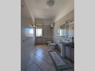 Trilocale in Vendita a Napoli, 163'000&euro;, 90 m²