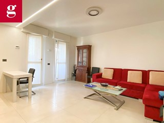 Bilocale in Vendita a Milano, 210'000&euro;, 65 m², con Box