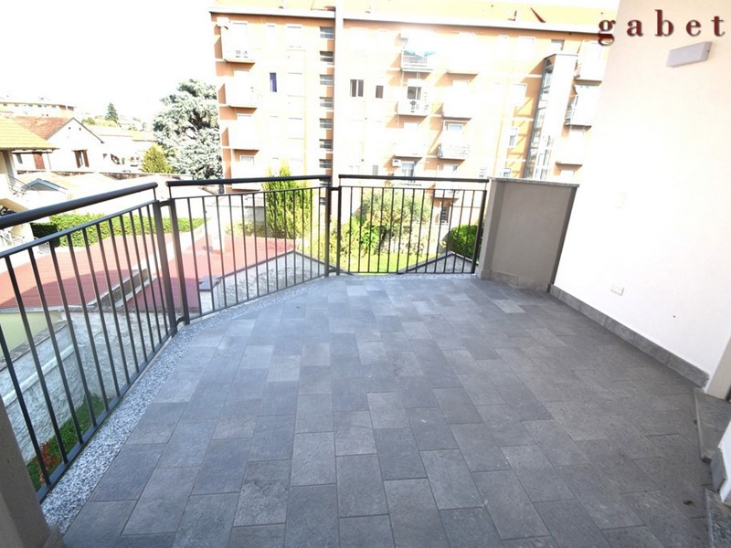 Quadrilocale in Vendita a Magenta, 162 m²