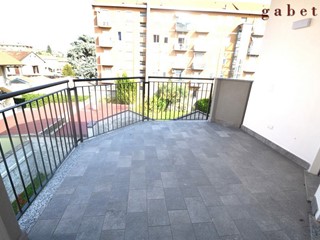 Quadrilocale in Vendita a Magenta, 162 m²