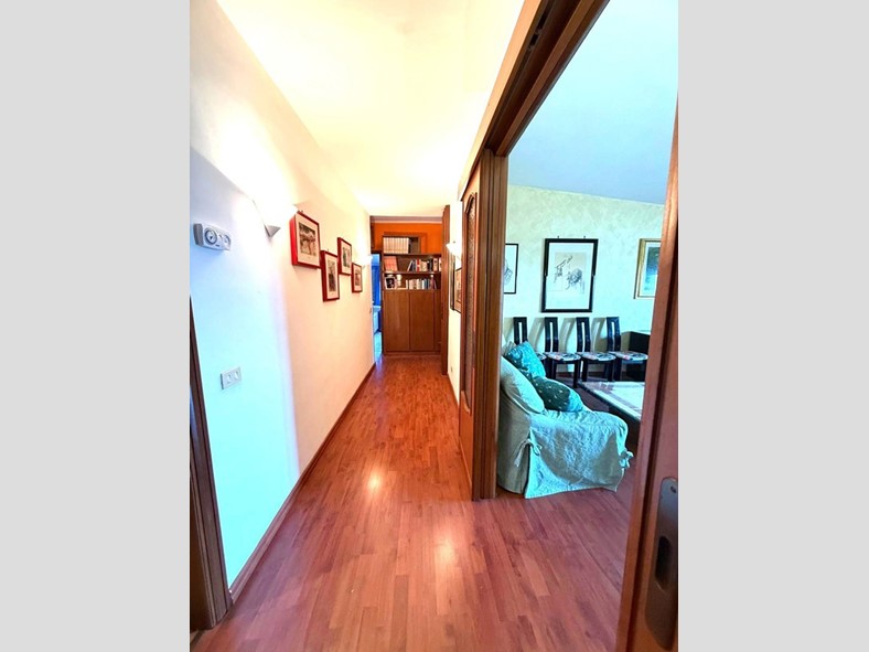 Quadrilocale in Vendita a Roma, 330'000&euro;, 160 m²