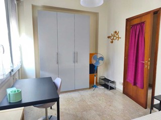 Appartamento in Affitto a Parma, 350&euro;, 150 m²
