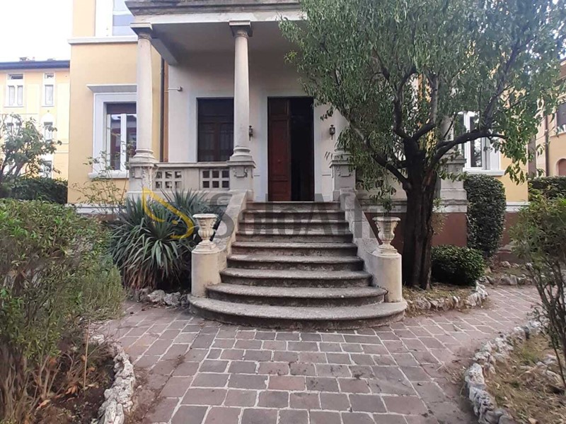 Quadrilocale in Affitto a Brescia, zona Viale Venezia, 1'500&euro;, 170 m², con Box