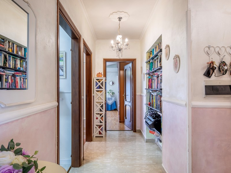 Trilocale in Vendita a Roma, zona Villaggi Prenestino, 139'000&euro;, 75 m²