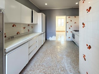 Trilocale in Vendita a Reggio Emilia, zona Ospedale, 119'000&euro;, 73 m²