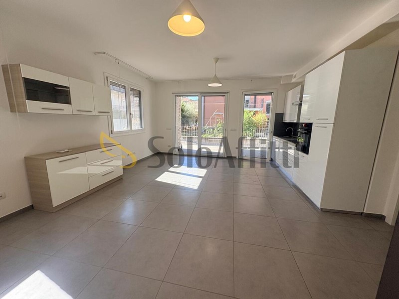 Trilocale in Affitto a Rimini, zona Rivazzurra, 900&euro;, 80 m², arredato