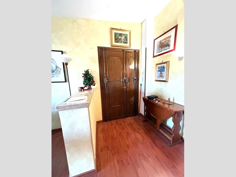 Quadrilocale in Vendita a Roma, 330'000&euro;, 160 m²