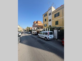 Bilocale in Vendita a Roma, 167'000&euro;, 68 m²